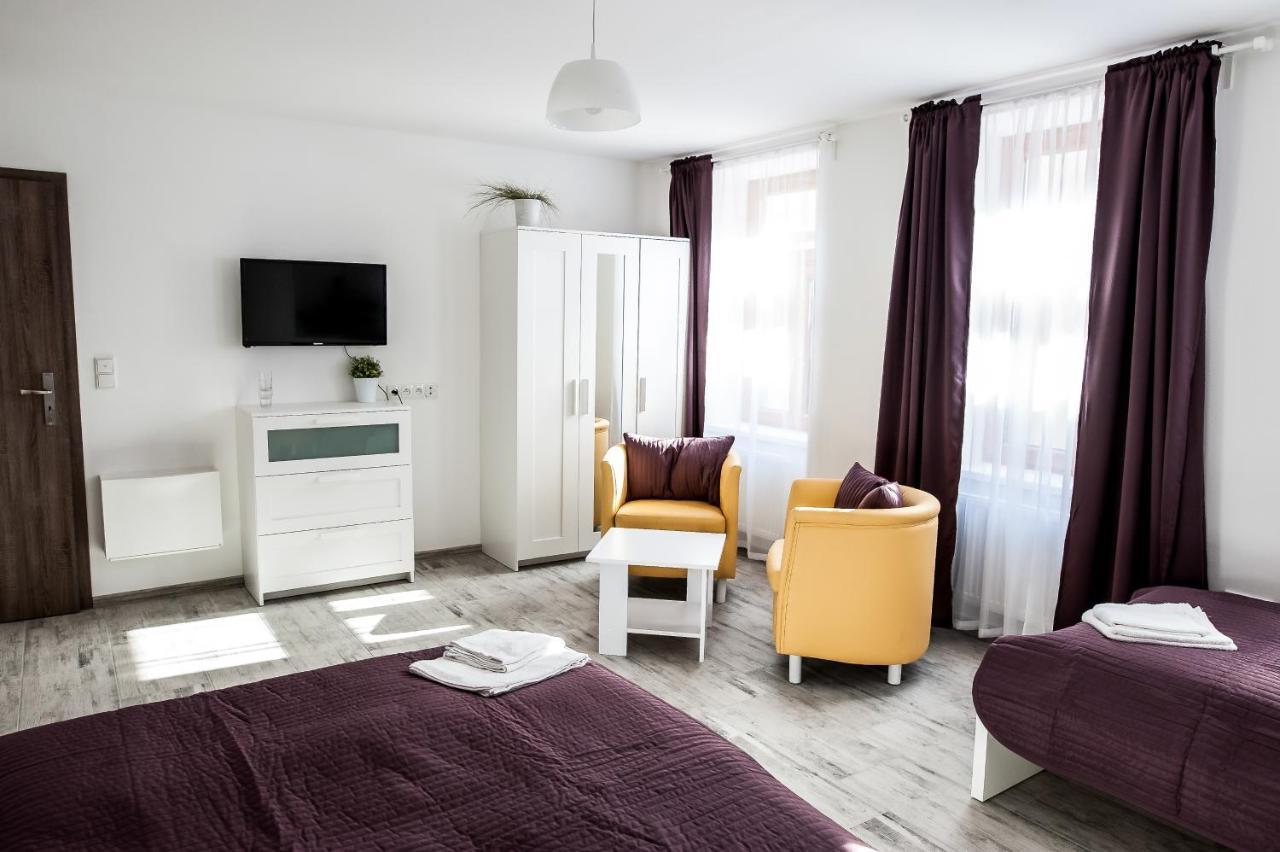 Hotel Rezidence Cerny Medved Znojmo Exterior foto