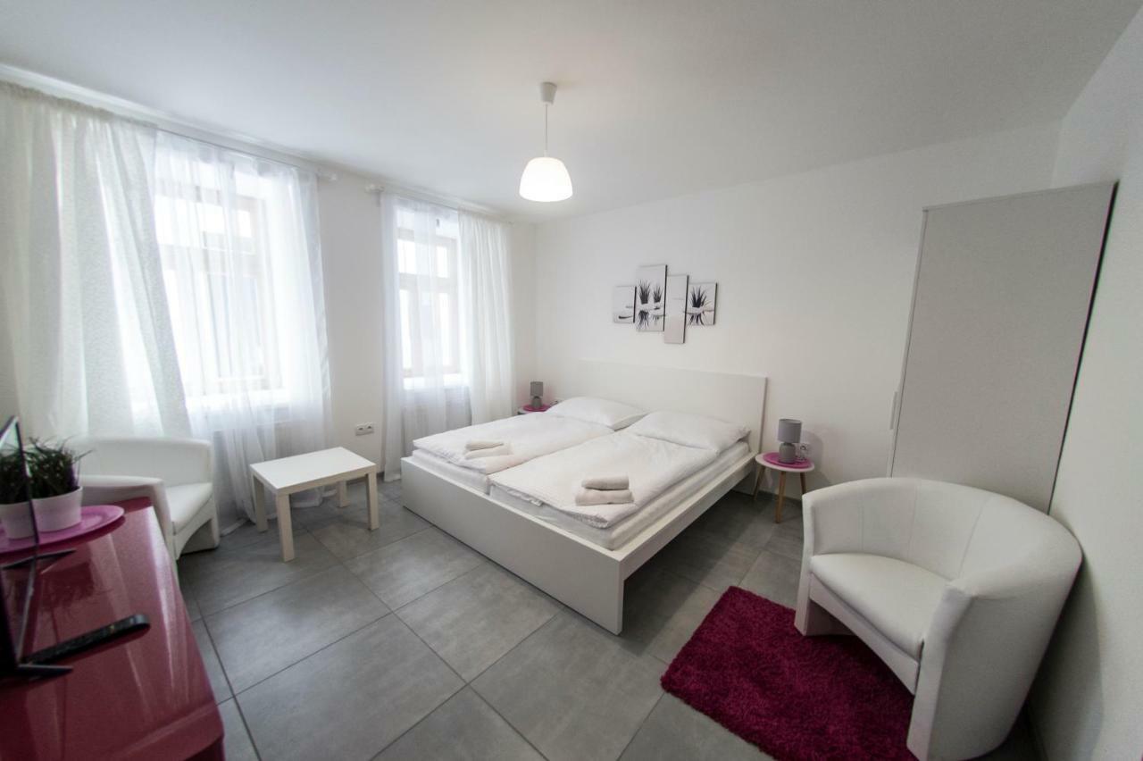 Hotel Rezidence Cerny Medved Znojmo Exterior foto